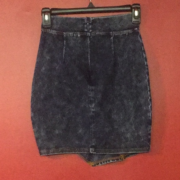 Marilyn Monroe collection at Macy’s Mini Skirt - Picture 2 of 3